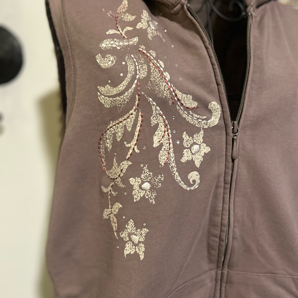 Sport Savvy Floral Embroidered Hooded Vest - Picture 2 of 8